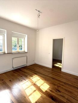 Wohnen mit Weitblick - sanierte Altbauperle mit Charme & Gemütlichkeit! Balkon in Planung! - Berlin