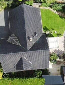 Groß und luxuriös - Einfamilienhaus in Neubausiedlung zu verkaufen - Esche