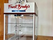 Frank Brady‘s Vitrinen Schrank - Dorfen