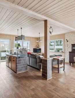 Großzügiges Einfamilienhaus mit Ausbaumöglichkeit, Nutzungsreserven, Nebengebäude & Weitblick - Hohenburg