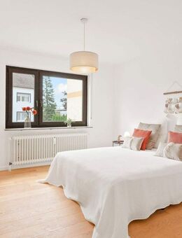 Helle und große Wohnung mit 2 Balkonen, 3x Stellplätzen und Provisionsfrei - Korntal-Münchingen