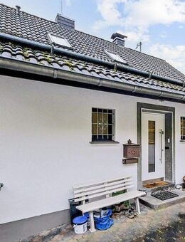 Bergneustadt: Gepflegtes Einfamilienhaus mit großem Grundstück, Photovoltaikanlage und Wallbox - Bergneustadt