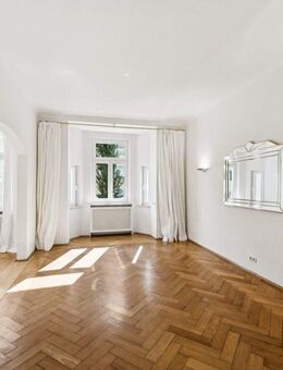 Großzügige 4-Zimmer-Altbauwohnung in Schwabing-West mit Balkon - München