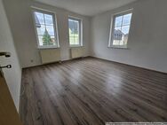 Schöne 3 Raum Wohnung in Oelsnitz + EBK + Stellplatz - Oelsnitz (Erzgebirge)