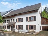 Mehrfamilienhaus mit weitläufiger Grünfläche und Garagengrundstück - Ideal für eine große Familie oder als Mehrgenerationenhaus - Rösch Immobilien - Rheinfelden (Baden)