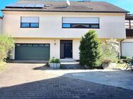 Freistehendes Einfamilienhaus mit BESONDEREN DETAILS und GROSSZÜGIGER RAUMAUFTEILUNG, in Roth-Ost! - Roth (Bayern)