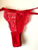 Schöner Stringtanga Gr. XS, rot in 40210