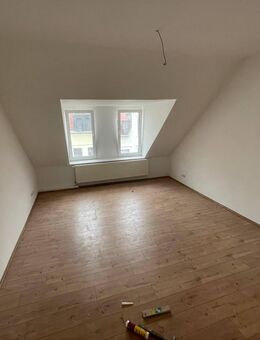 Neu sanierte 3-Zimmer-Dachgeschosswohnung zu vermieten - Zeitz