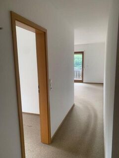 Moderne 3-Zimmer-Wohnung mit Balkon & toller Aussicht – Bezugsfrei!