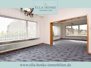 Großes Einfamilienhaus zum Modernisieren mit 2 Garagen + großem Carport. - Flöthe