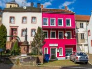 Unscheinbar großzügiges Wohnhaus mit 2 Parkplätzen mitten in Dudeldorfer Altstadt - Dudeldorf