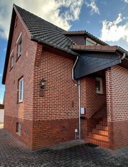 Geräumiges Wohnhaus mit Keller und Doppelgarage - Drochtersen