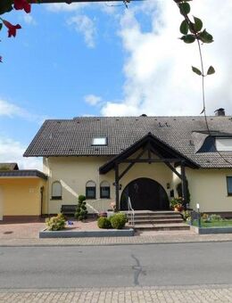 2 Fam Architektenhaus, plus Mieteinnahme mit 2,6% Rendite - Großwallstadt