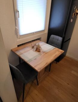 Esstisch mit zwei Stühlen, 1 Jahr alt! - Köln