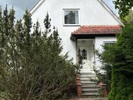 Sanierungsbedürftiges Einfamilienhaus, in Neuenkirchen ( zentrale Lage ) mit großem Grundstück, zu verkaufen. - Neuenkirchen (bei Greifswald)