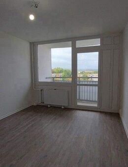2 Zimmerwohnung mit Balkon und Aufzug! - Dresden