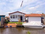 Auszeit am Wasser: Idyllisches Ferienhaus mit Bootssteg in Lemmer (NL) - provisionsfrei kaufen - Dortmund