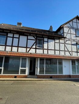 Wohnhaus mit Gewerbefläche und Garage - Meinhard