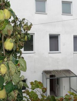 Zweifamilienhaus mit Potenzial in idyllischer Hanglage von Buchbach - Buchbach