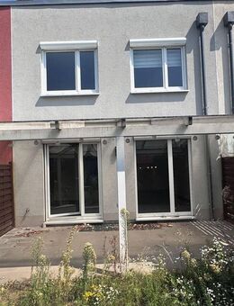 Großzügiges Reihenmittelhaus mit Dachterrasse, Garten und vielseitig nutzbarem Keller - Nürnberg