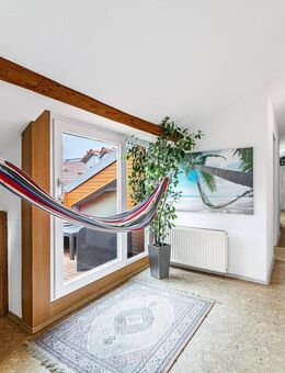HEGERICH: Großzügige und charmevolle Maisonettewohnung mit Dachloggia in der Fürther Südstadt - Fürth