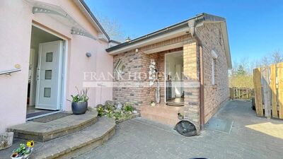 Einzigartiges, buntes Zuhause mit modernem Anbau und Gartenparadies