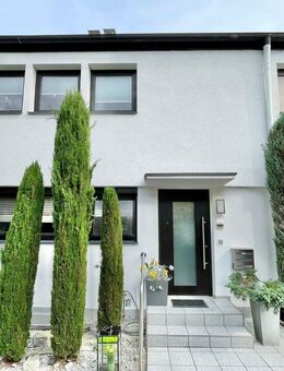 gepflegtes Einfamilienhaus mit Pool, Sauna, Kamin, Keller 2 Garagen PROVISIONSFREI - Stein (Bayern)