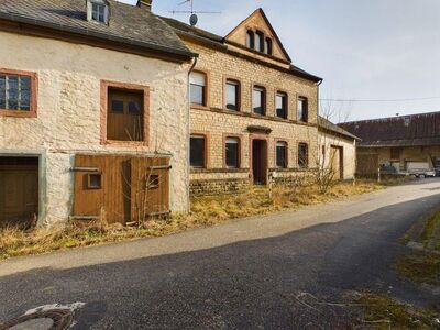 Ehemaliges landwirtschaftliches Anwesen mit angrenzenden Wiesen. Welschbillig- Ittel