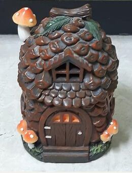 Wichtelhäuschen (Kiefernzapfen) - Karlsbad