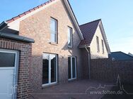 NEUBAU/ERSTBEZUG: Doppelhaushälfte mit Einbauküche, Terrasse und Carport - Moormerland