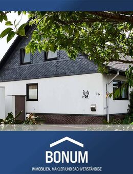 Freistehendes 1-2 FHS auf 900 qm Sonnengrundstück in 2. Reihe inkl. 3 Garagen u. Nebengebäude - Delmenhorst