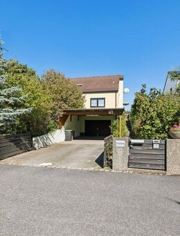 Schönes Zweifamilienhaus mit Südterrassen in ruhiger Lage von Seukendorf - Seukendorf