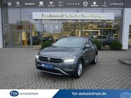 VW T-Roc, 1.5 l TSI Life, Jahr 2022 - Rostock