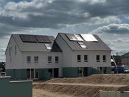 Erstbezug! Schönes Reihenhaus mit 141qm Wohnfläche, Garage und Küche - Roth (Bayern)