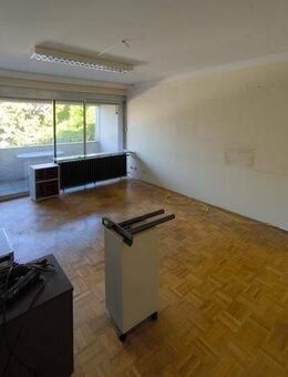 Renovierungsbedürftige 2 ½ Raum Wohnung mit Loggia auf der Mellinghofer Straße - Mülheim (Ruhr)