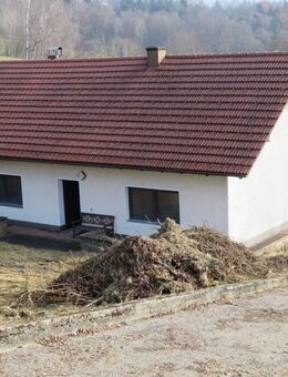 Einfamilienhaus mit möglicher ELW umgeben von landwirtschaftlichen Flächen mit Ausblick am Ortsrand von Berg - Metten