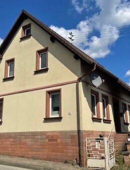 Zentral gelegenes Zweifamilienhaus mit vielseitigem Nebengebäude - Ramstein-Miesenbach