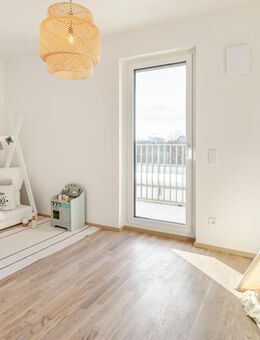 Barrierefreie Dachgeschosswohnung mit 4 Zimmern, 2 Bädern und umlaufender Dachterrasse - München