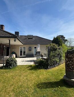Großzügiger Bungalow mit Garage und Pool in Seevetal-Maschen - Seevetal