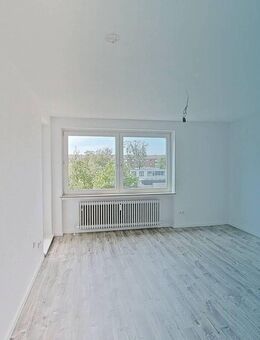 Frisch renovierte 3-Zimmer-Wohnung mit BALKON und TAGESLICHTBAD - Emden