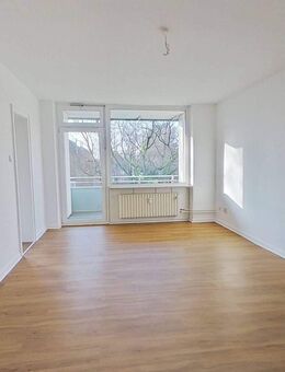 **Moderne 3-Zimmer-Wohnung mit BALKON und EBK** - Rendsburg