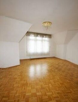 Großzügige 2 Zimmer-Wohnung im Jugendstilhaus an der Bummelallee mit Kachelofen - Bad Harzburg