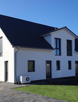 Nur noch eine DHH mit Wärmep., 5 Zi., 2 Bä.,Parkett, Lofttür, elektr. Jalousien, viele Extras ab 439.000 € - Nienburg (Weser)