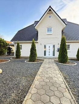 Großzügiges Einfamilienhaus mit Einliegerwohnung und Wohlfühlambiente in Husum - Husum (Schleswig-Holstein)