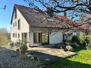 Große Doppelhaushälfte in Rümmingen: mit 12 Zimmern, privatem Garten und 2 sep. Einliegerwohnungen - Rümmingen