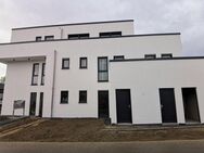 Neubau: Exklusive Penthouse Wohnung mit EBK und 2 Balkone in Bickendorf - Bickendorf