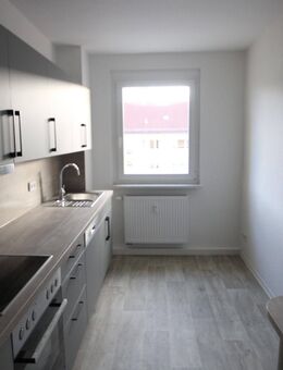Wohnung mit Einbauküche und Tages-Licht-Bad!!! - Hohenstein-Ernstthal