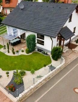 Wohnen im Traumhaus: Freistehendes Einfamilienhaus mit großzügigem Garten - Berg (Neumarkt)