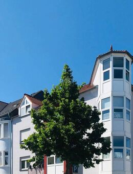 Lichtdurchflutete Dachwohnung mit Loggia in zentraler Lage von Pachten - Dillingen (Saar)