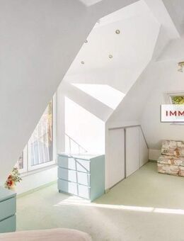 IMMOBERLIN.DE - Herrliche Aussichten: Dachgeschosswohnung mit privater Sonnenterrasse & Pkw-Stellplatz - Berlin